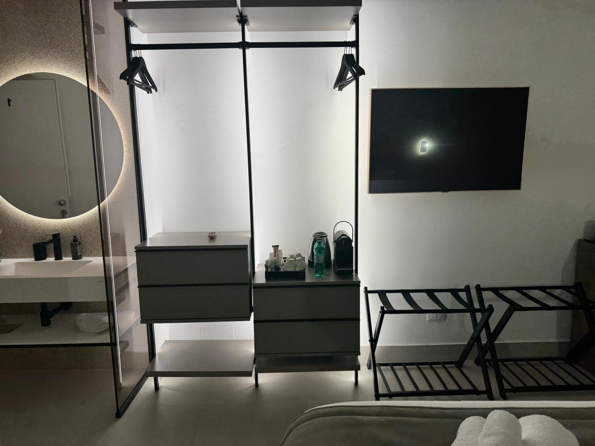 Cicerone's Luxury Rom